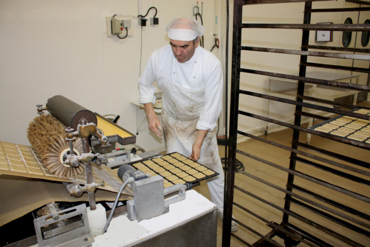 fabrication artisanale de biscuits bio bretons plein de bon beure
