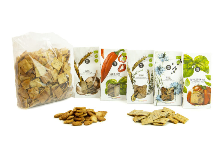 La gamme de crackers MAD LAB que propose terralibra pour accompagner vos apéros