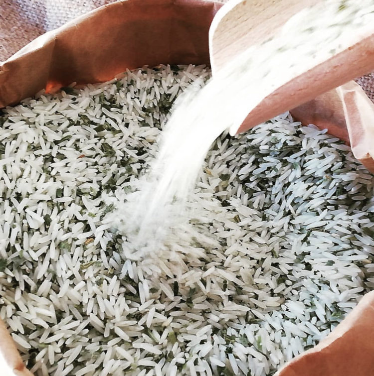 ID Bio propose des mélanges de riz basmati avec des herbes épices et autres condiments séchés