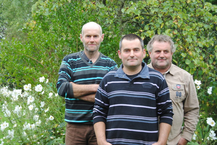 les 3 frères de la ferme Leroyer producteurs de jus de pomme et calvados bio