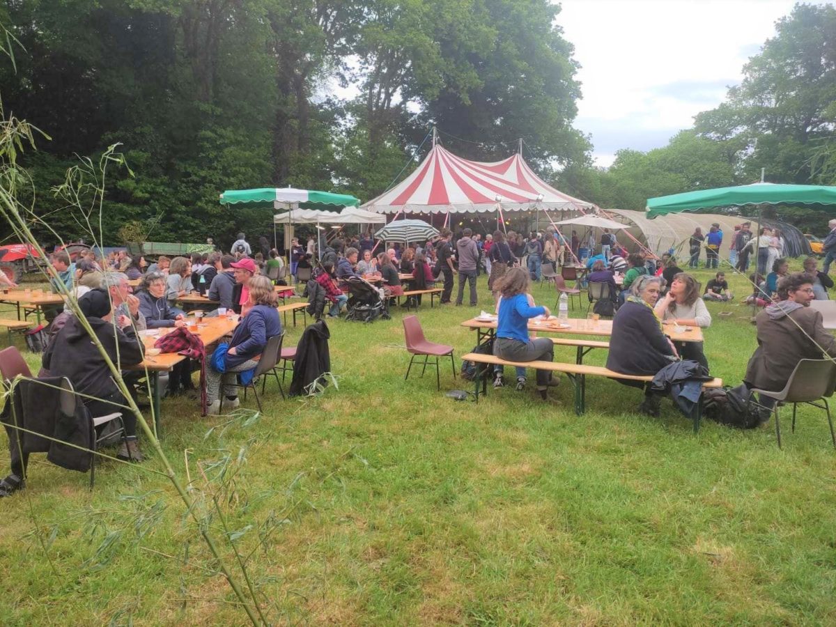 La serrparty à Rostrenen soutenant la caravane des droits des paysan-ne-s , un événement qui protege avant tout l'agriculture paysanne