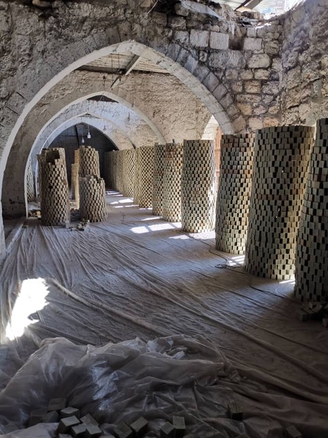 Les savons d'Alep sont stockés en colonnes pour le séchage